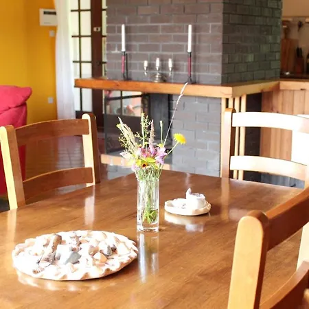 Σπίτι διακοπών Charming House In With Garden Laghy