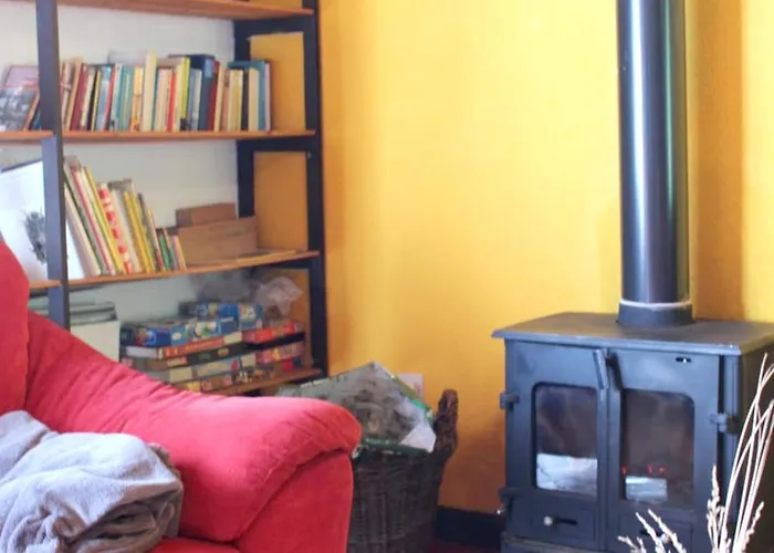 Charming House In With Garden Laghy